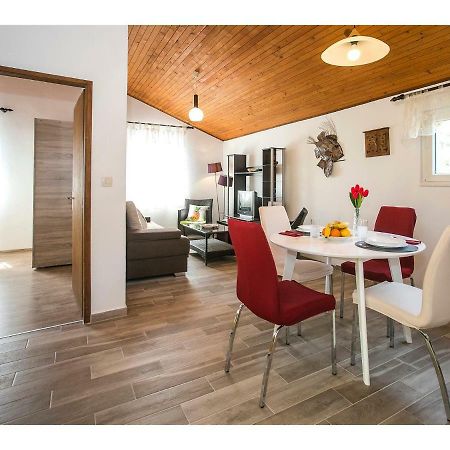 Apartment Goga'S Retreat In Marina Bagian luar foto