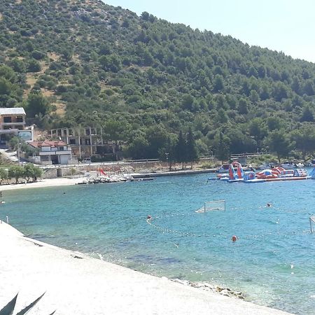 Apartment Goga'S Retreat In Marina Bagian luar foto