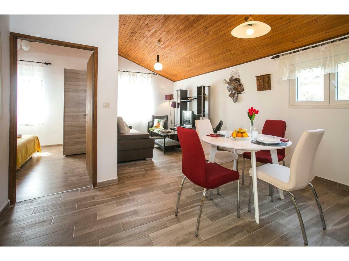Apartment Goga'S Retreat In Marina Bagian luar foto