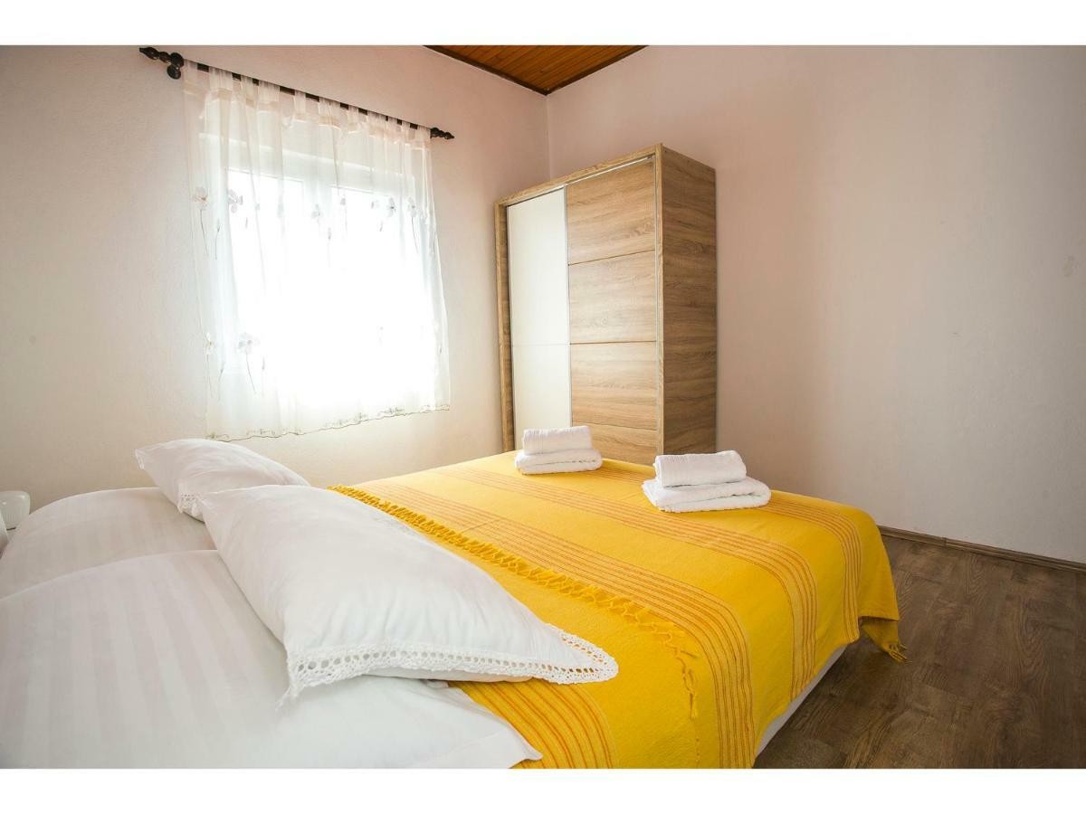 Apartment Goga'S Retreat In Marina Bagian luar foto