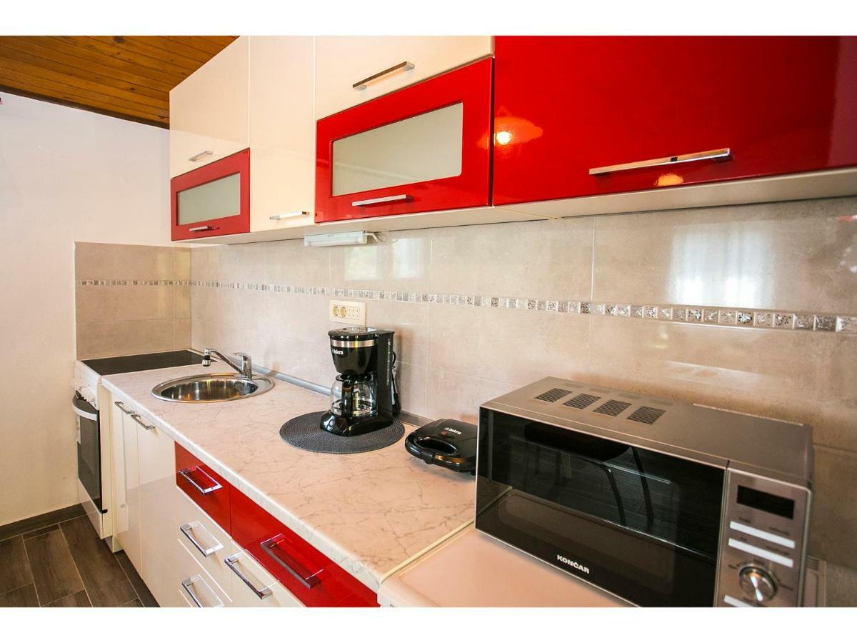 Apartment Goga'S Retreat In Marina Bagian luar foto