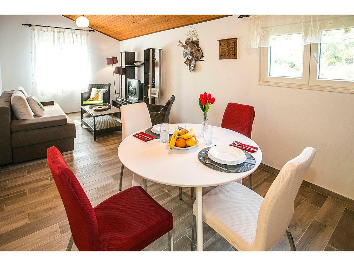 Apartment Goga'S Retreat In Marina Bagian luar foto