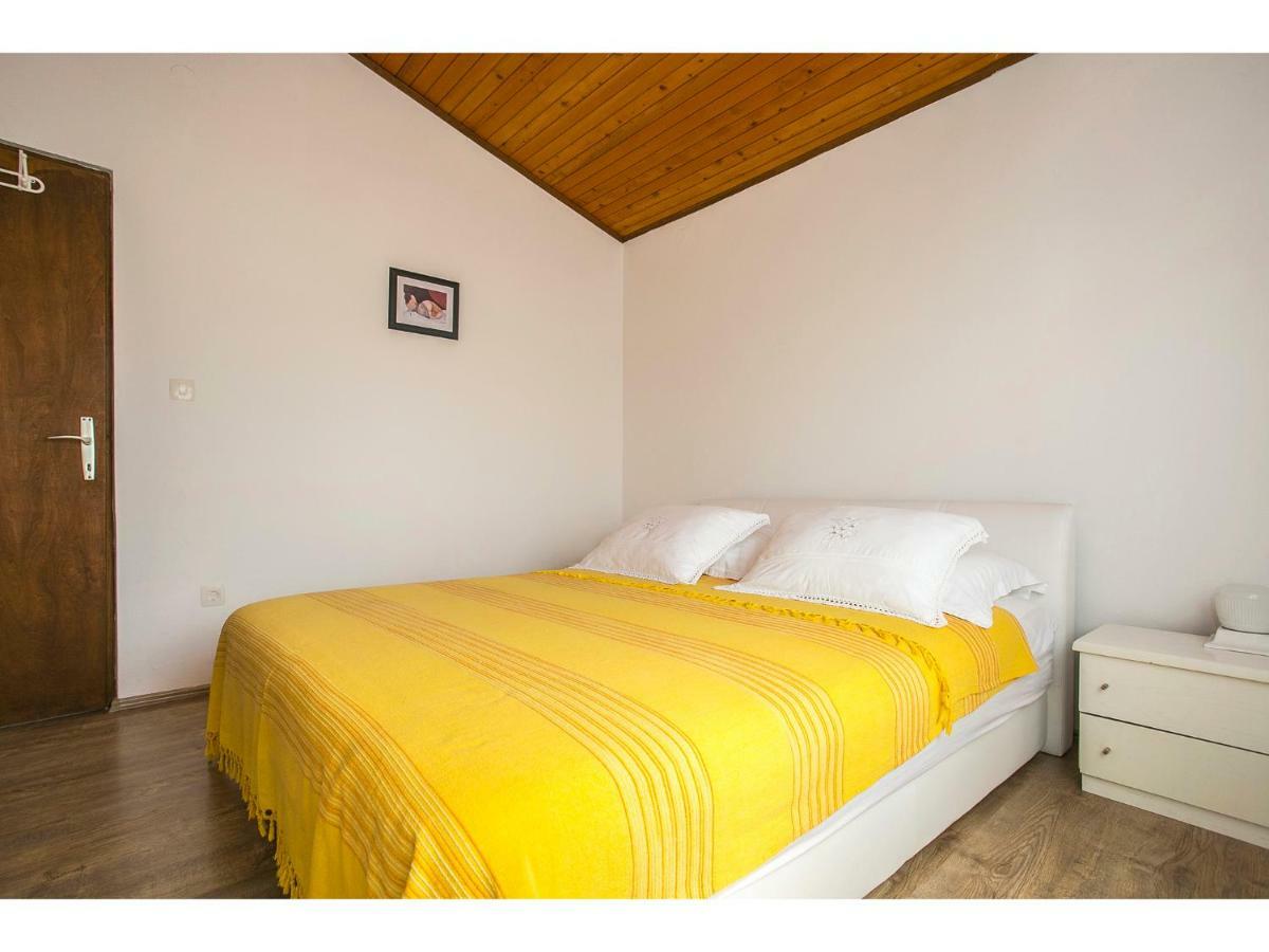 Apartment Goga'S Retreat In Marina Bagian luar foto