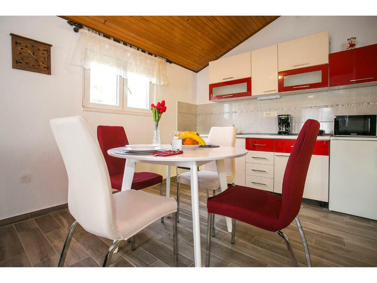 Apartment Goga'S Retreat In Marina Bagian luar foto