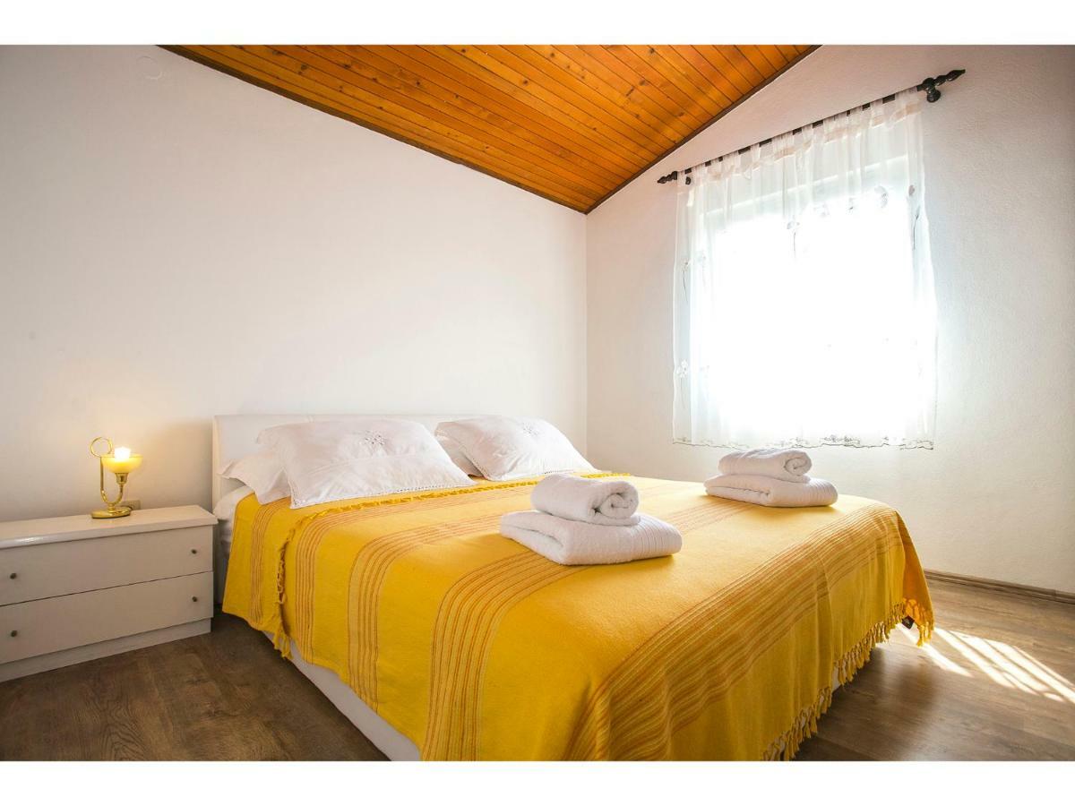 Apartment Goga'S Retreat In Marina Bagian luar foto