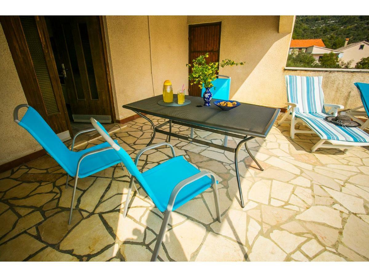 Apartment Goga'S Retreat In Marina Bagian luar foto