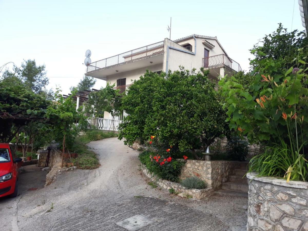 Apartment Goga'S Retreat In Marina Bagian luar foto