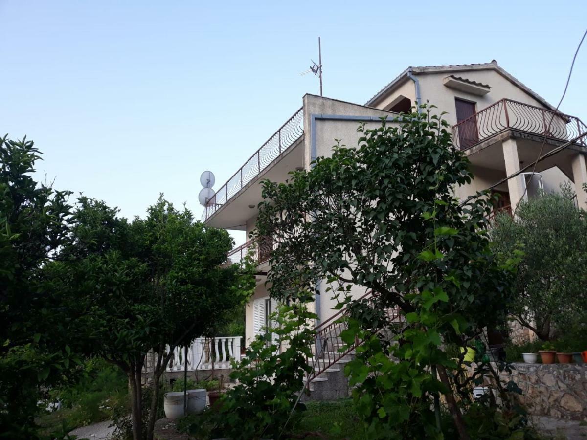 Apartment Goga'S Retreat In Marina Bagian luar foto