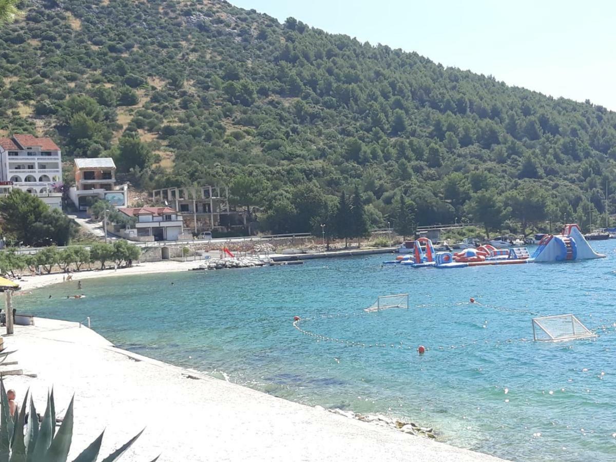 Apartment Goga'S Retreat In Marina Bagian luar foto